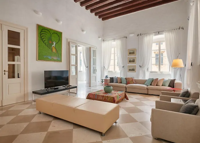 The Palace 44 Апартаменты